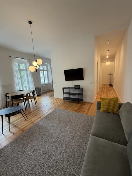 Sanierte 2-Zimmer-Wohnung · vollmöbliert · ca. 60 m² · 2. OG · Aufzug — photo 1